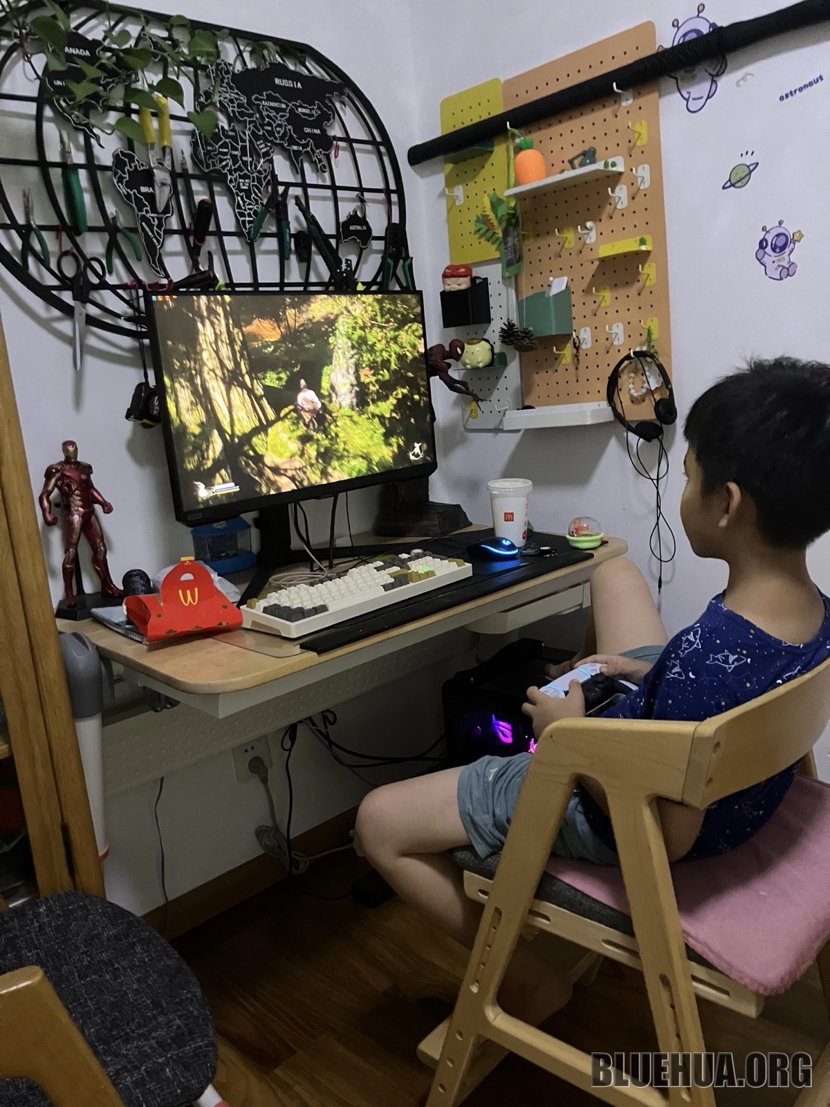 棍扫小妖怪,脚踩暖气片