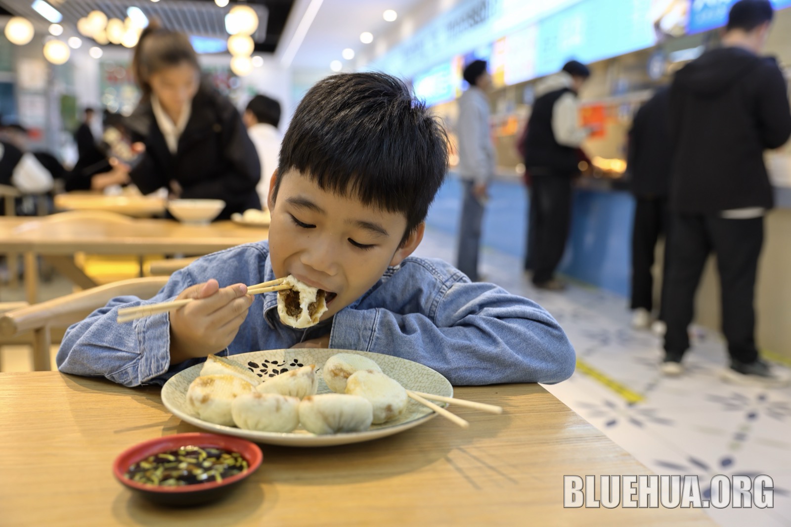 食堂的小笼包7块钱8个